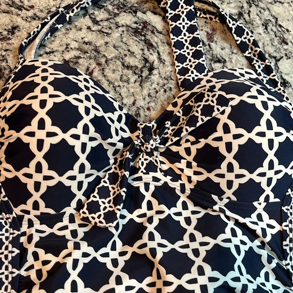 Target Merona bathing suit tankini top,size Large Navy & white,Halter style. EUC - Picture 2 of 5